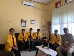 Camat Tomoni Timur Bahas Digitalisasi Desa Bersama Mahasiswa KKN UNCP