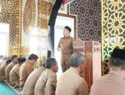 Bupati Ajak Pegawai Muslim Shalat Zuhur dan Asar Berjamaah di Masjid DPRD