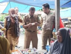 Wilayah Pasar Tampinna, Tim TPOM Lutim Temukan Produk Expired