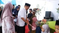 Bupati dan Wabup Lutim Serahkan 12 Santunan Kepada Anak Yatim di Kalaena