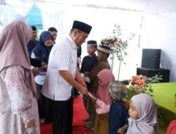 Bupati dan Wabup Lutim Serahkan 12 Santunan Kepada Anak Yatim di Kalaena