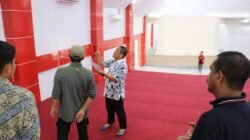 Bupati Luwu Timur Tinjau Gedung Pemuda, Soroti Finishing yang Kurang Rapi