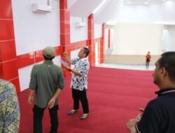 Bupati Luwu Timur Tinjau Gedung Pemuda, Soroti Finishing yang Kurang Rapi